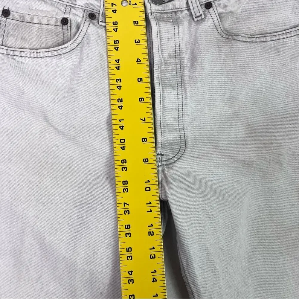 Vintage Levi's 501 Jeans Mens W33 L30 Straight Leg Light Wash Made in USA